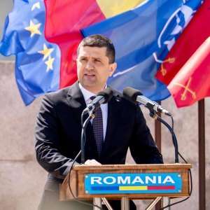 Radu Miruţă susţine continuarea reformelor după decizia Moody's